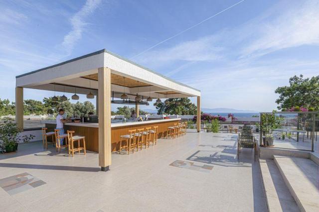 lobby bar