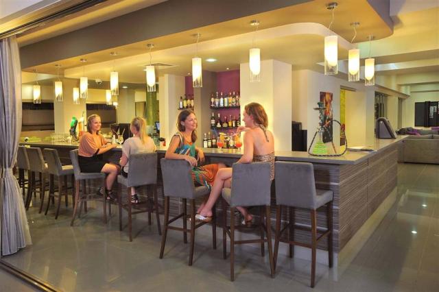 lounge bar