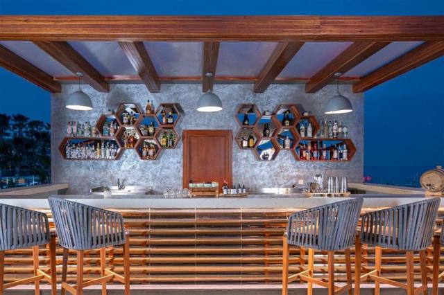 bar