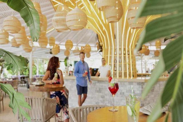 lobby bar