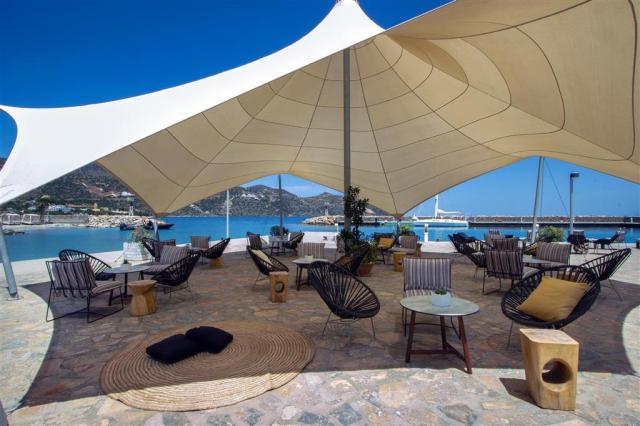 yacht club