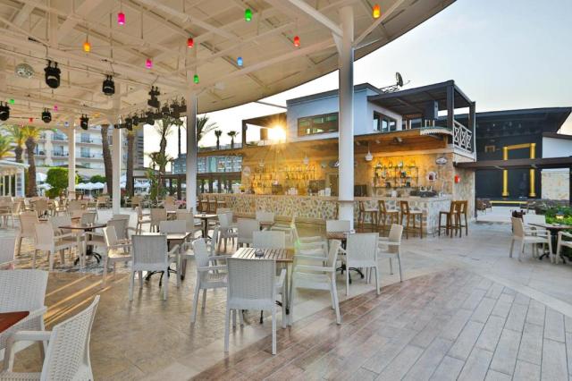 Crystal Family Resort & SPA