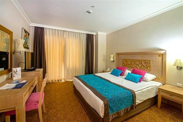 Crystal Family Resort & SPA