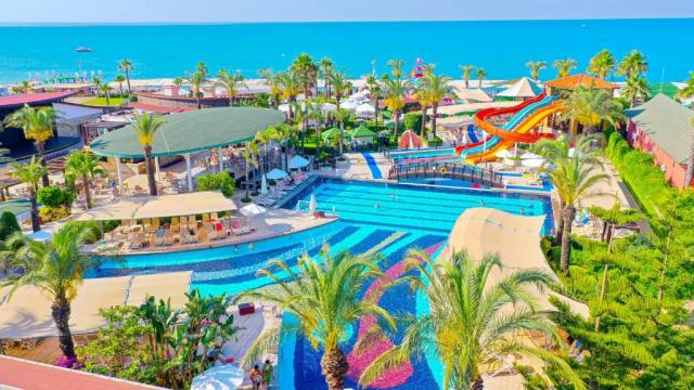 Crystal Family Resort & SPA