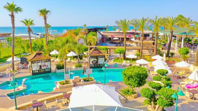Crystal Family Resort & SPA