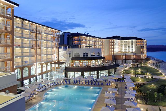 Sol Luna Bay Resort