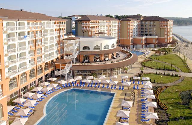Sol Luna Bay Resort