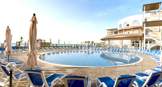 Sol Luna Bay Resort