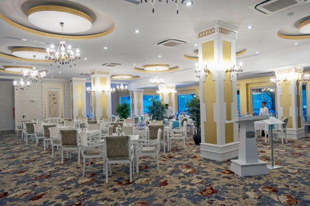 Crystal Tat Beach Golf Resort & Spa