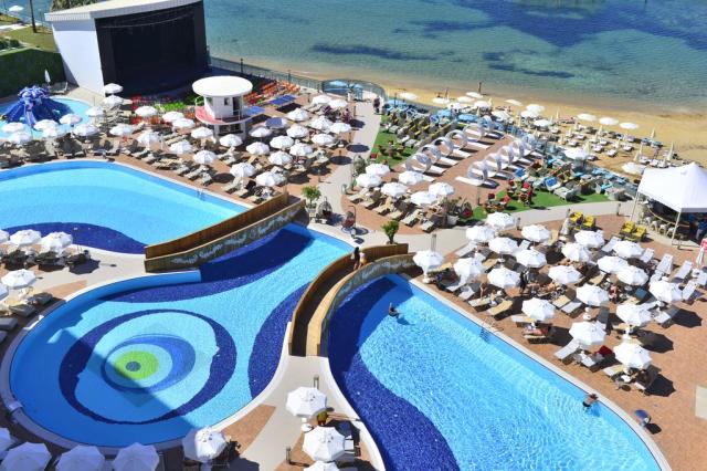 Azura Deluxe Resort & SPA