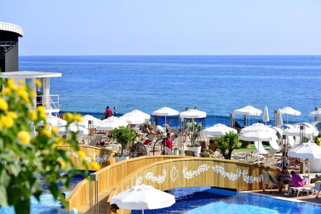 Azura Deluxe Resort & SPA