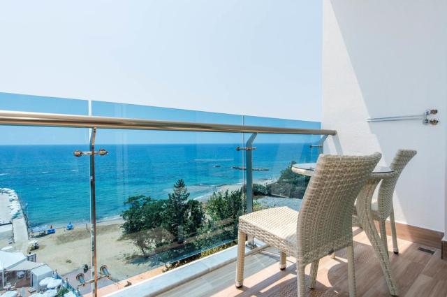 Azura Deluxe Resort & SPA
