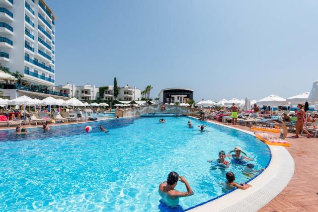 Azura Deluxe Resort & SPA