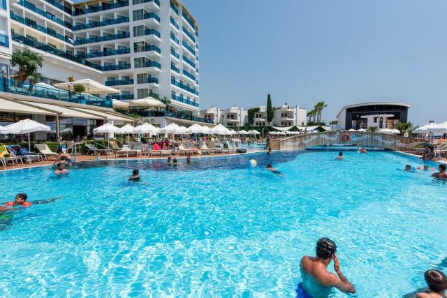 Azura Deluxe Resort & SPA