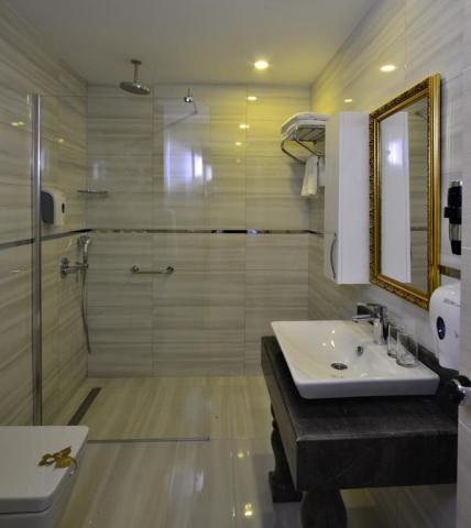 Azura Deluxe Resort & SPA