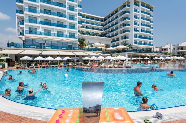 Azura Deluxe Resort & SPA
