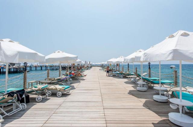 Azura Deluxe Resort & SPA