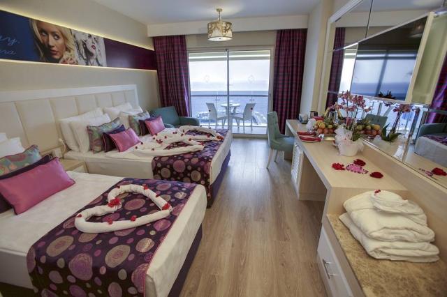 Azura Deluxe Resort & SPA