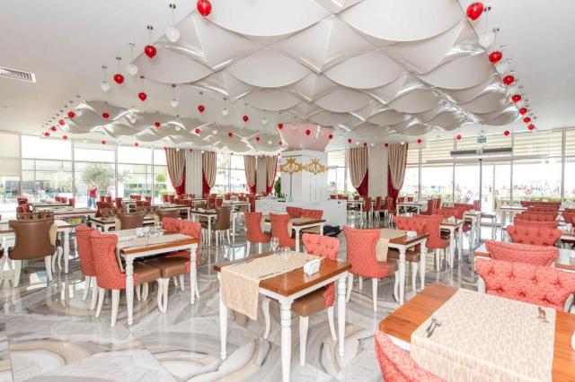 Azura Deluxe Resort & SPA