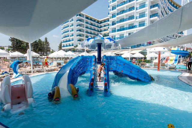 Azura Deluxe Resort & SPA
