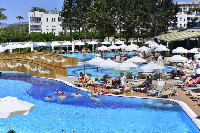 Azura Deluxe Resort & SPA
