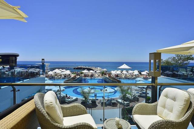 Azura Deluxe Resort & SPA