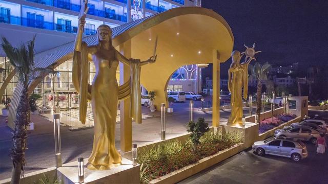 Azura Deluxe Resort & SPA