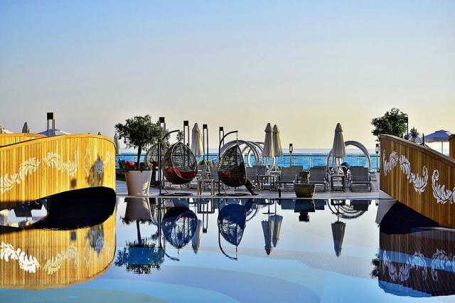 Azura Deluxe Resort & SPA