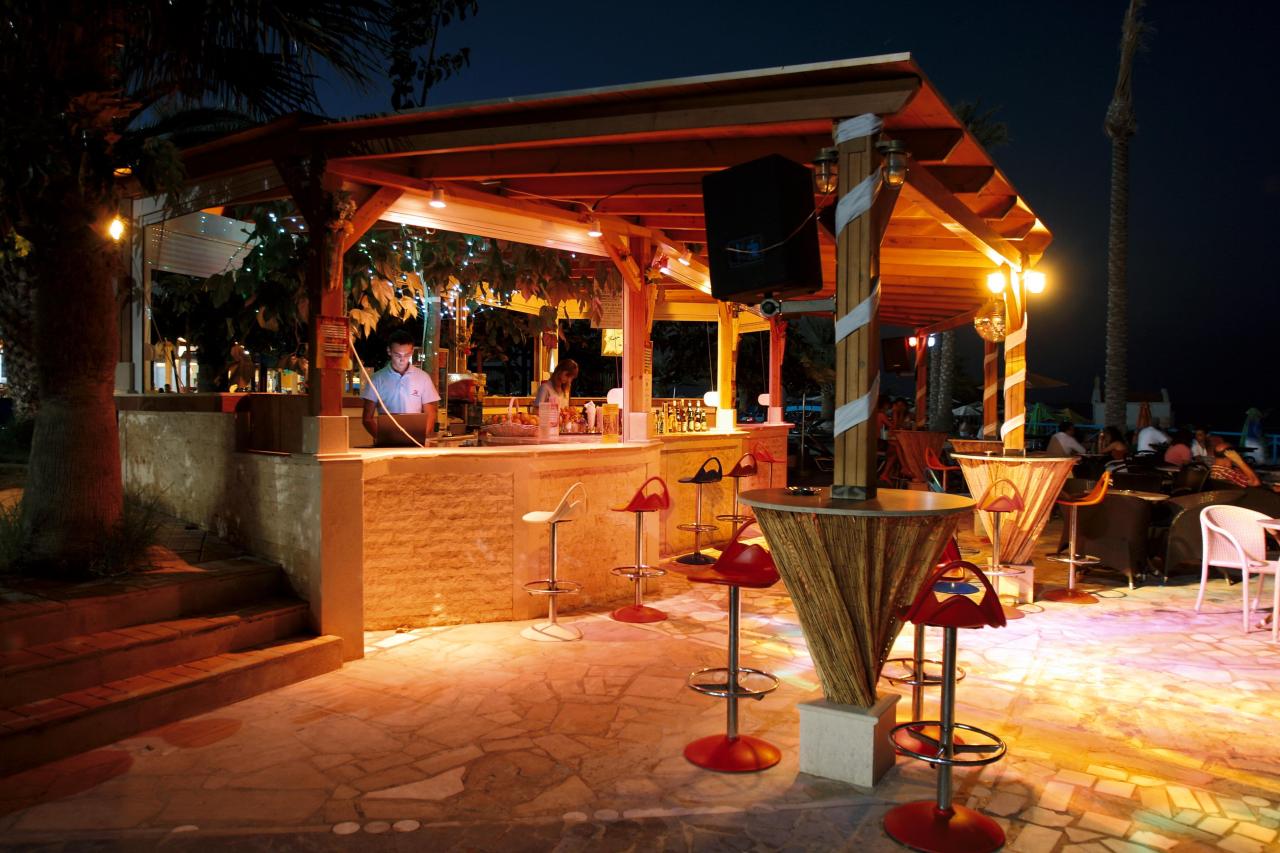 Hotel Eri Beach & Village