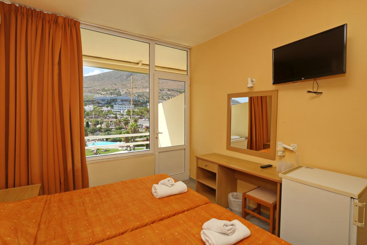 Hotel Eri Beach & Village