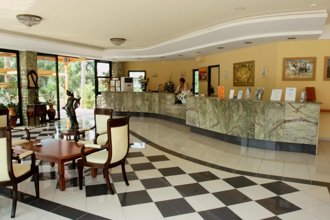 Hotel Eri Beach & Village
