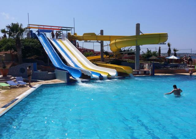 Hotel Eri Beach & Village