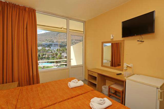 Hotel Eri Beach & Village