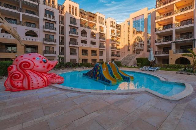 Gravity Hotel & Aqua Park