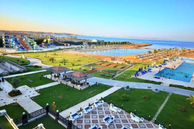 Gravity Hotel & Aqua Park