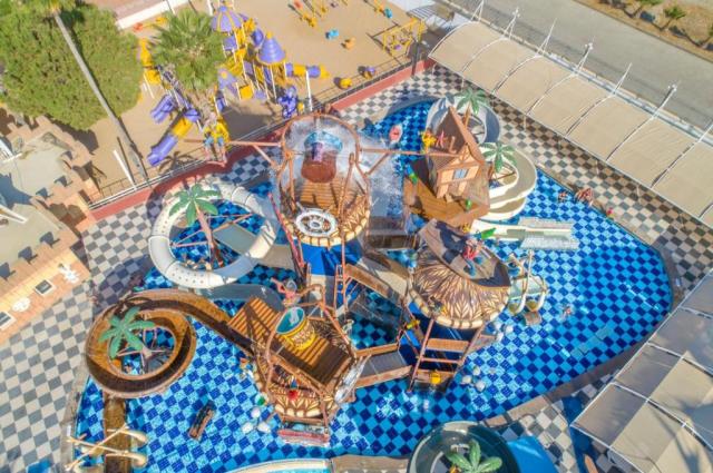 Crystal Admiral Resort & SPA