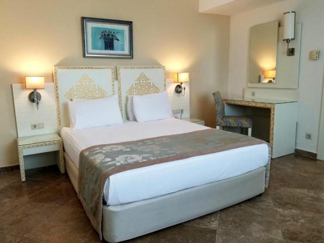Crystal Admiral Resort & SPA