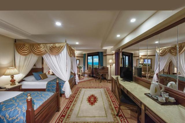 Delphin Palace