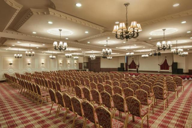 Delphin Palace