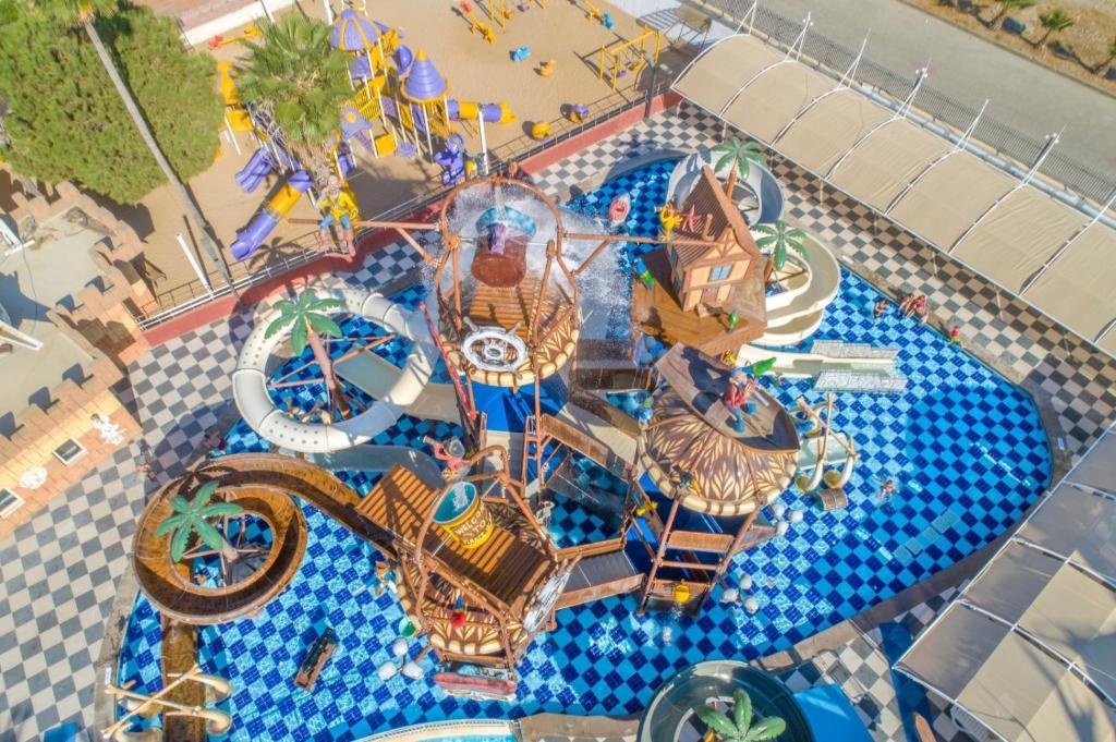 Crystal Admiral Resort & SPA