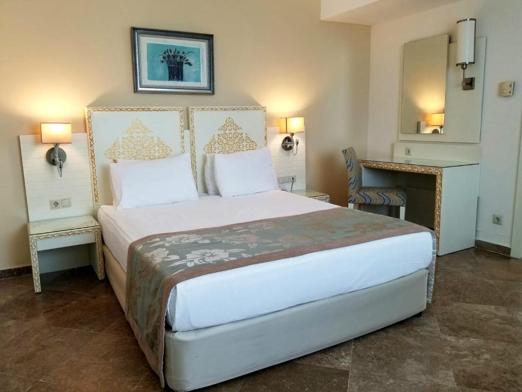 Crystal Admiral Resort & SPA