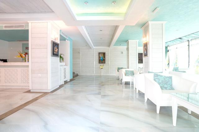 Hotel Perla Royal