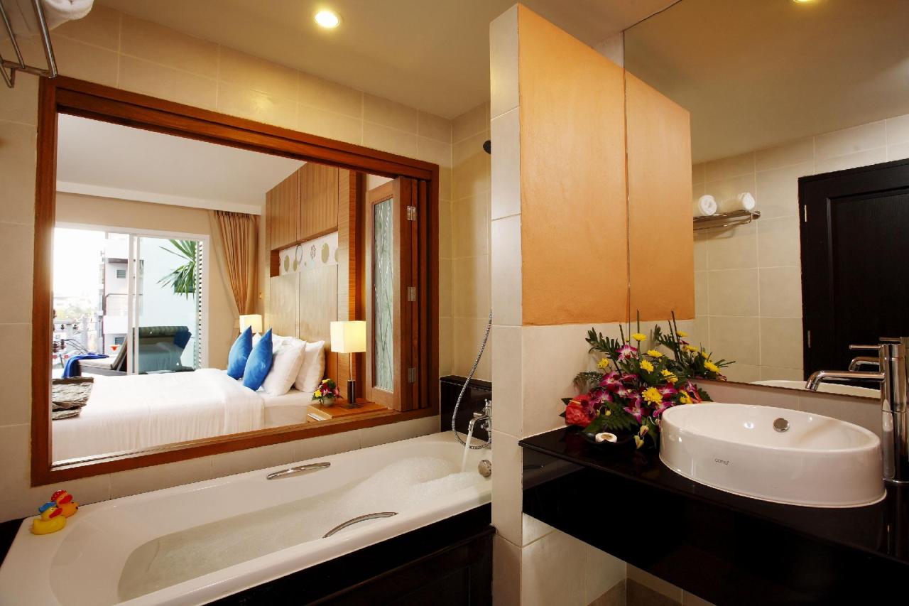 Kombinace - Andakira Hotel ***, Phuket, Bangkok Palace Hotel **
