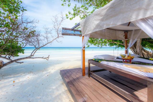 Kombinace - Holiday Inn Resort ****, Phi Phi, Bangkok Palace Ho