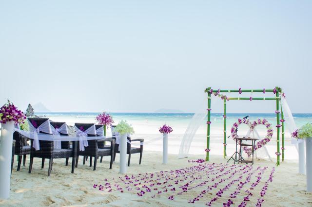 Kombinace - Holiday Inn Resort ****, Phi Phi, Bangkok Palace Ho