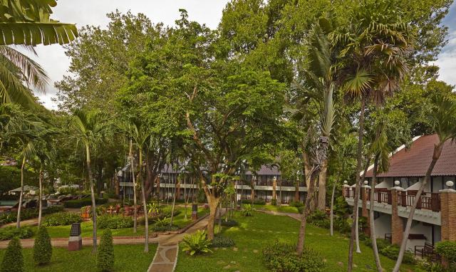 Kombinace - Woodlands Hotel ****, Pattaya, Bangkok Palace Hotel
