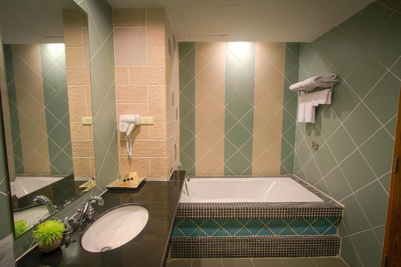 Kombinace - Long Beach Garden Hotel ****+, Pattaya, Bangkok Pal