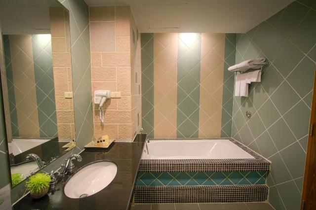 Kombinace - Long Beach Garden Hotel ****+, Pattaya, Bangkok Pal