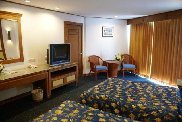 Kombinace - Royal Twins Pattaya ***+, Pattaya, Bangkok Palace H