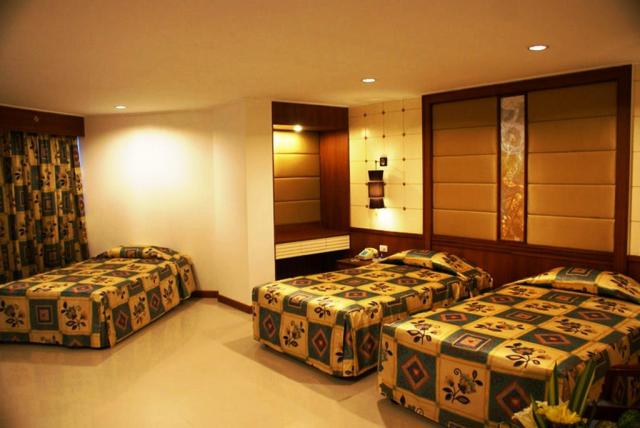 Kombinace - Royal Twins Pattaya ***+, Pattaya, Bangkok Palace H